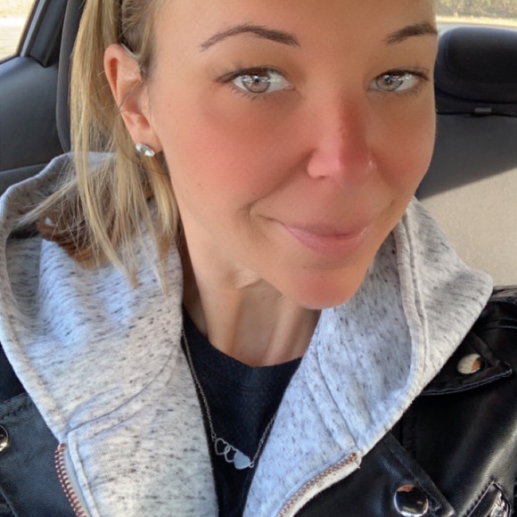 Meet your Posher, Danielle - Picture 3 of 12